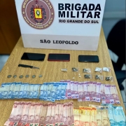 dinheiro e drogas apreendidas pela bm (2)