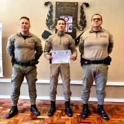 Sd Rozado recebendo certificado PM destque