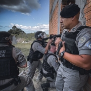 Força Tática do 8º BPM passa por treino de ação de cumprimento de mandados
