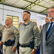 autoridaders em cerimonia de inauguração da pista de tiro do 25bpm