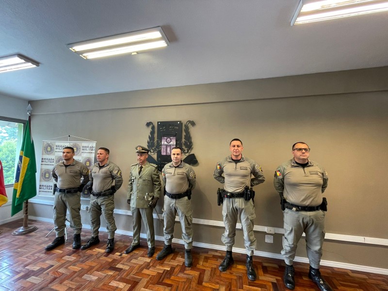 Comandante e oficiais do 25º BPM