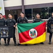 COLEGAS PRESTIGIAM A FORMTURA
