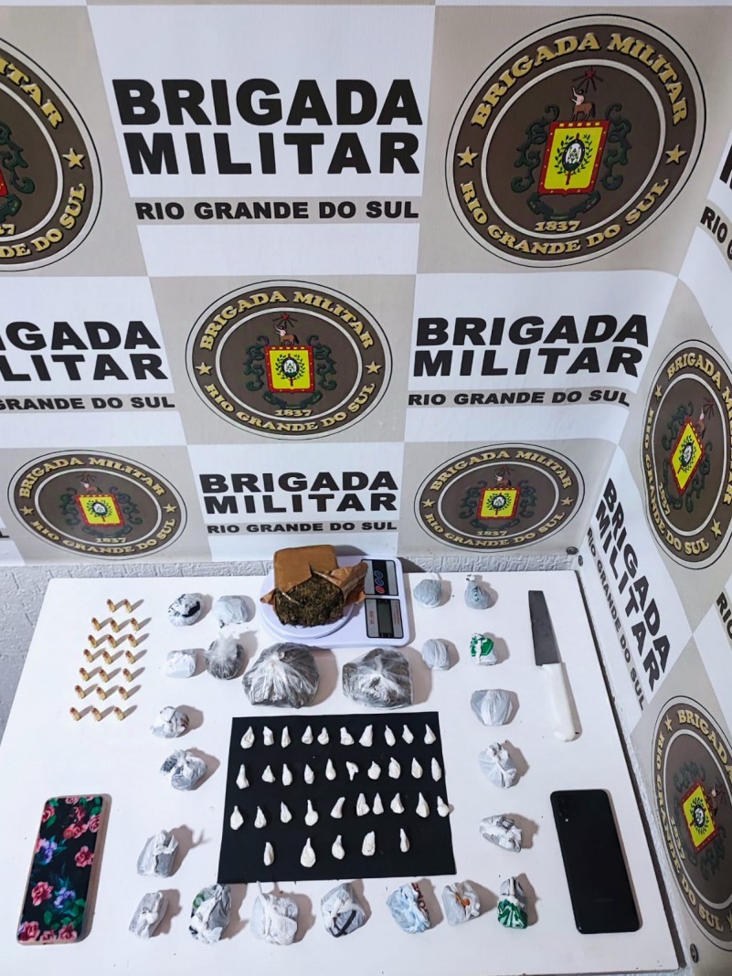 Na foto contém drogas, balança de precisão