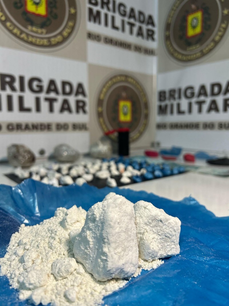 Na foto contém drogas