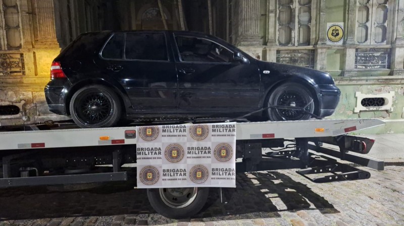Droga e veiculo apreendido em Rio Grande