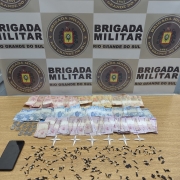 drogas e dinheiro apreendido pela BM (3)