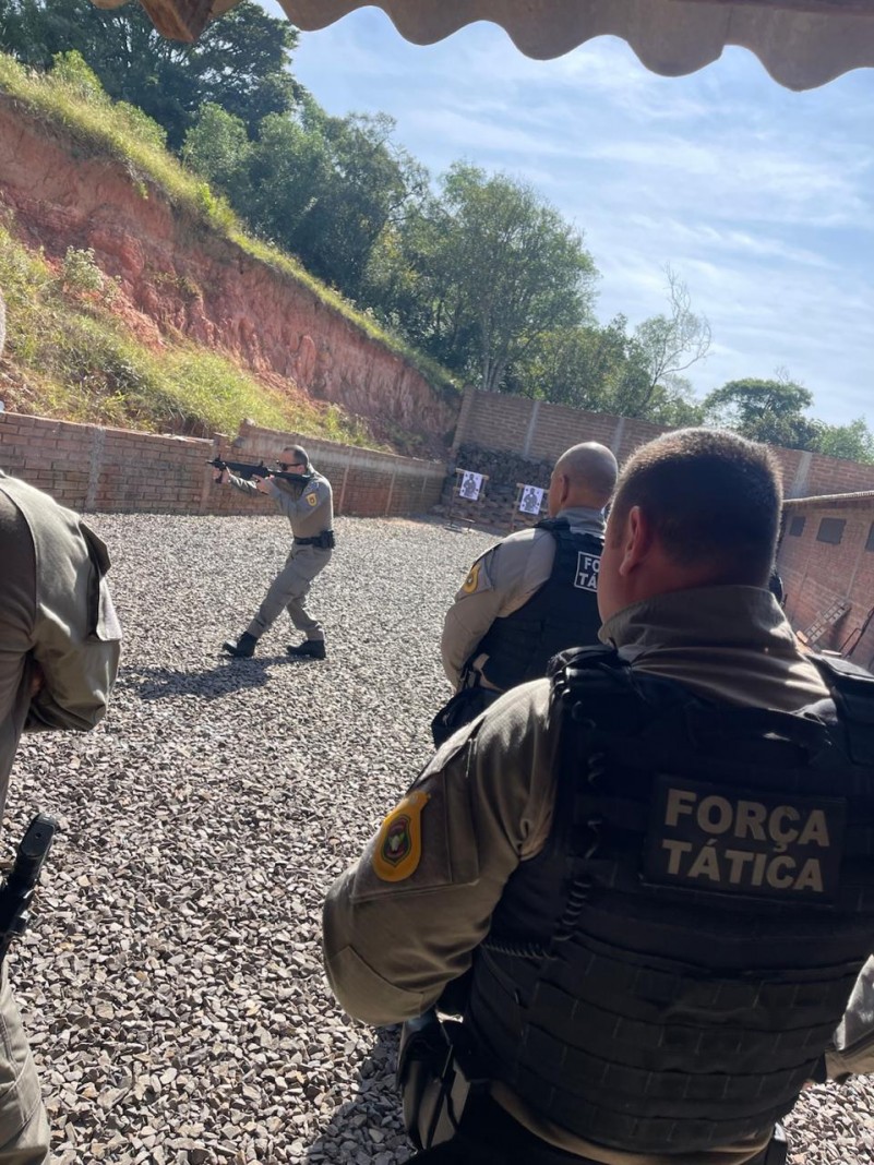 Policiais militares são habilitados para o uso de fuzil calibre 5 56, em Cachoeira do Sul