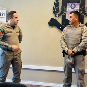 comandante falando ao PM destaque