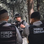 Instrução de conduta de patrulha e retração sob fogo
