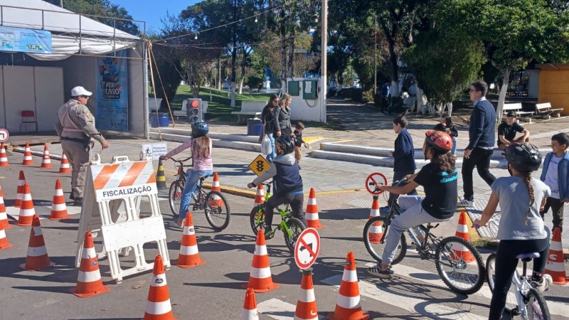 Escolinha de Trânsito realiza ações educativas da Campanha Maio Amarelo em Dom Pedrito