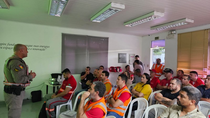 Brigada Militar realiza palestra sobre segurança do trânsito para condutores em Canoas