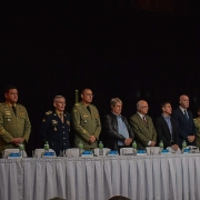 Mesa de abertura do evento com a presença das autoridades civis e militares