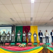 Entrega de diplomas para militares e civis