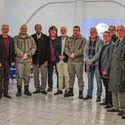 antigos comandantes e antigos integrantes da esfas, perfilados.