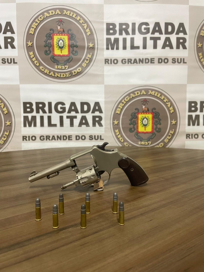 Revólver calibre 22 com sete munições apreendido em Atlântida Sul