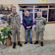 Na imagem comandantes dos batalhões de Cachoeira do sul ao lado do ex comandante do 35ºBPM e atual responsável pela segurança da feira