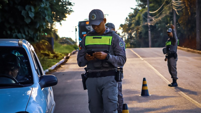 Policial em Fiscaliza&ccedil;&atilde;o