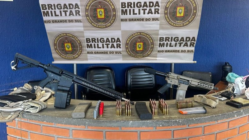 Posse ilegal de arma de fogo e tr&aacute;fico de drogas