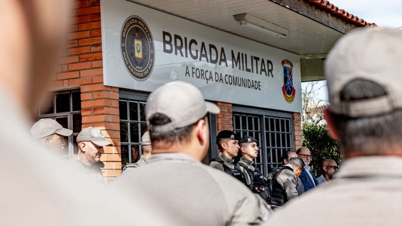 fotos de militares em frente a nova sede do 4&ordm; pelot&atilde;o da 1&ordf; companhia do 12bpm