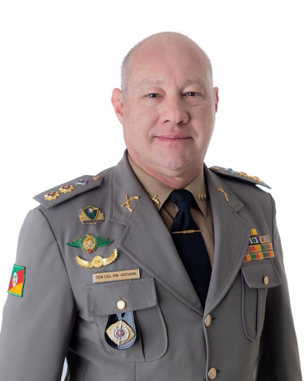 Ten Cel PM Giovani Gomes foto em estúdio